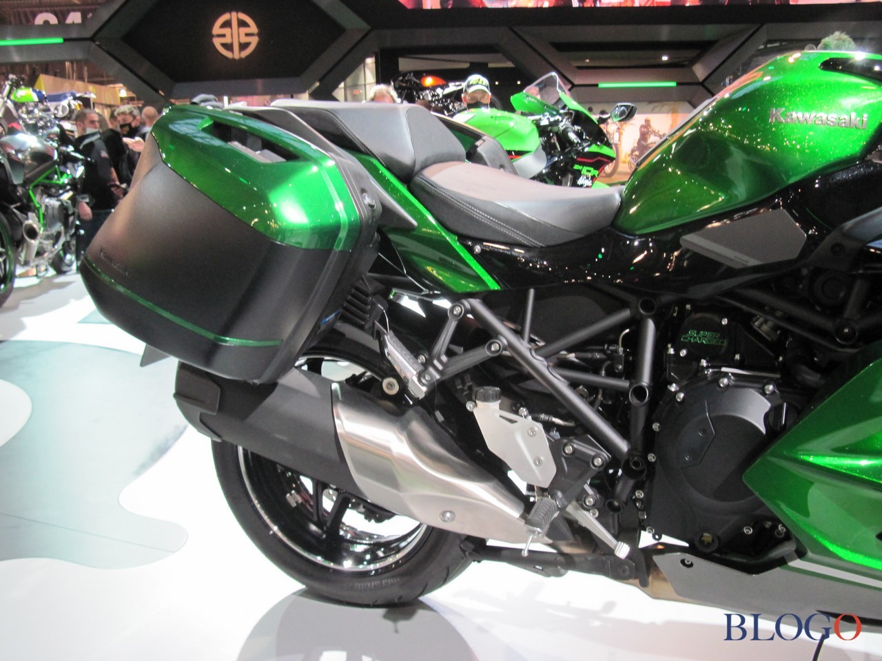 Kawasaki Ninja H2 SX SE 2022 | Live @ EICMA 2021
