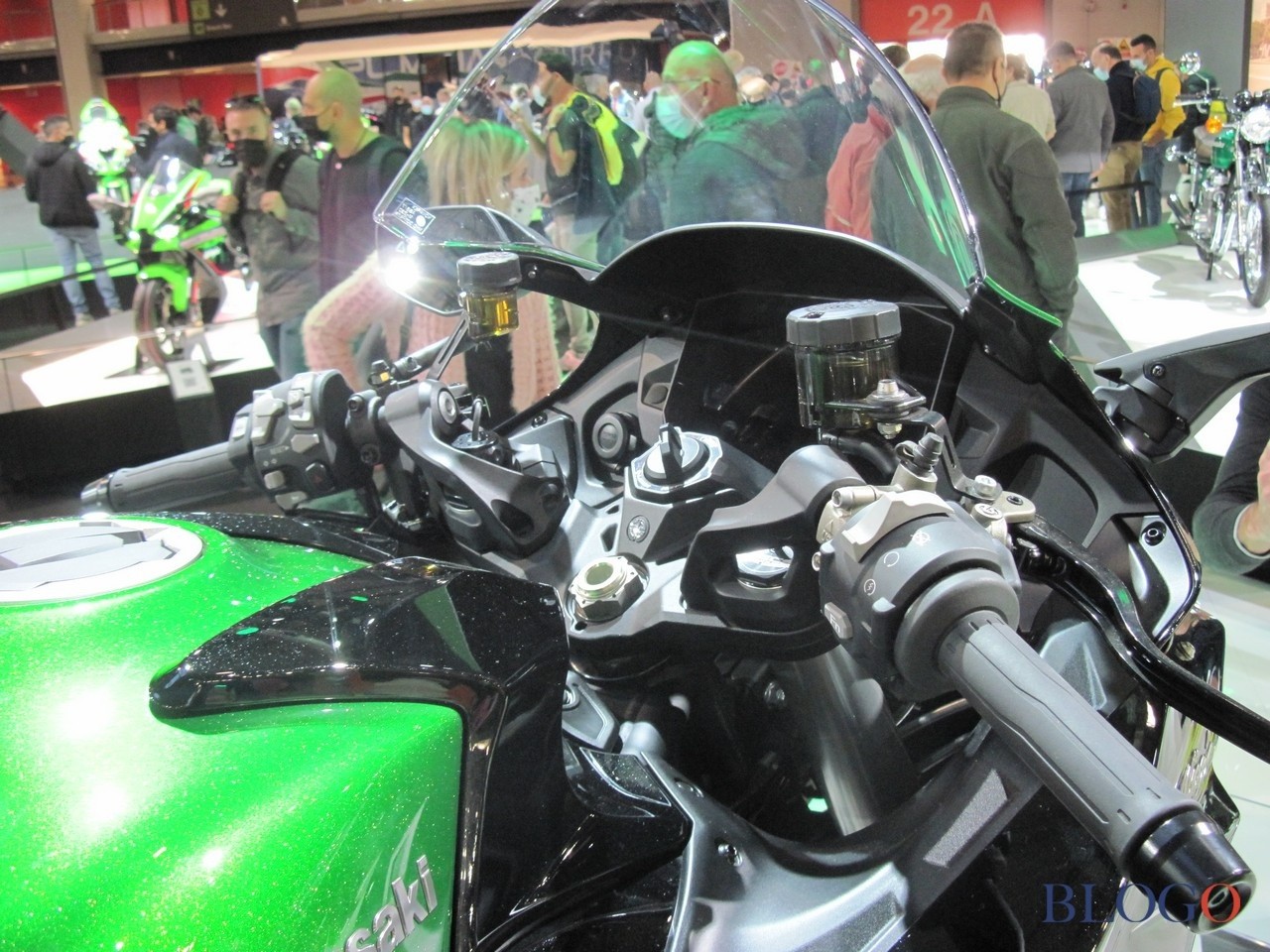 Kawasaki Ninja H2 SX SE 2022 | Live @ EICMA 2021