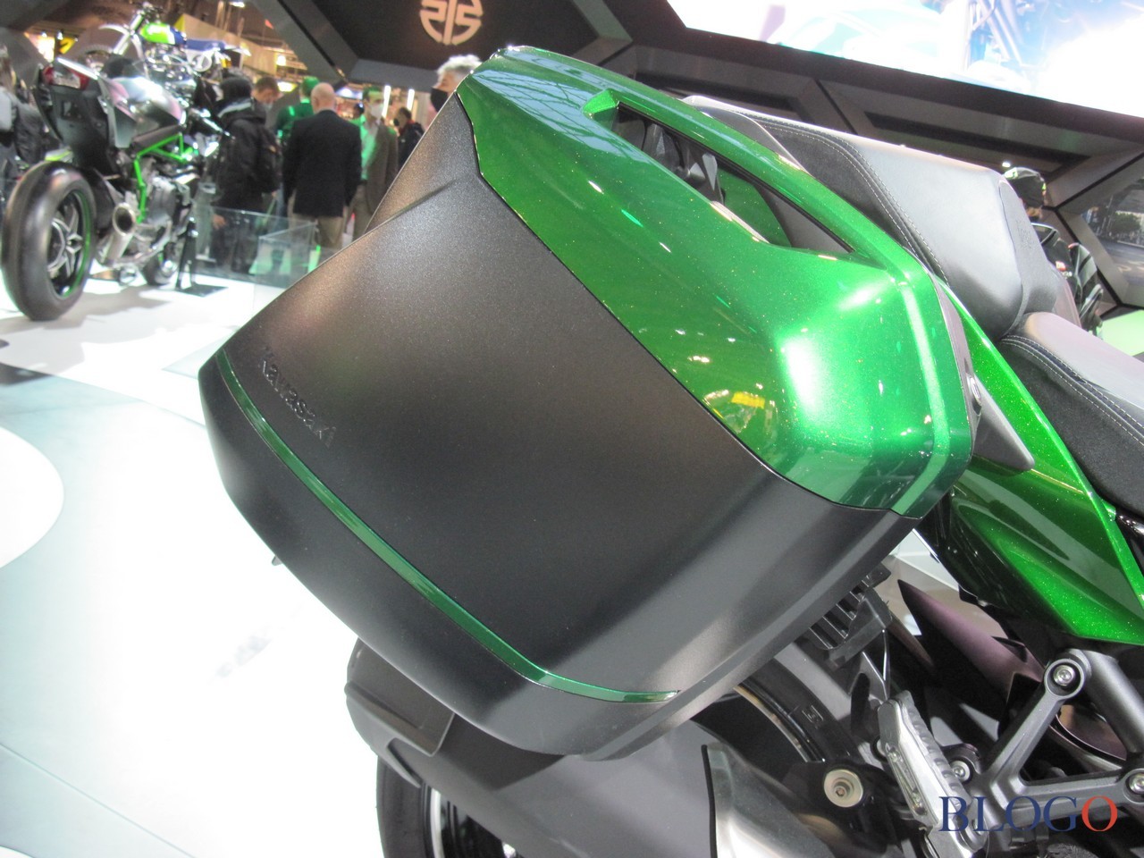Kawasaki Ninja H2 SX SE 2022 | Live @ EICMA 2021