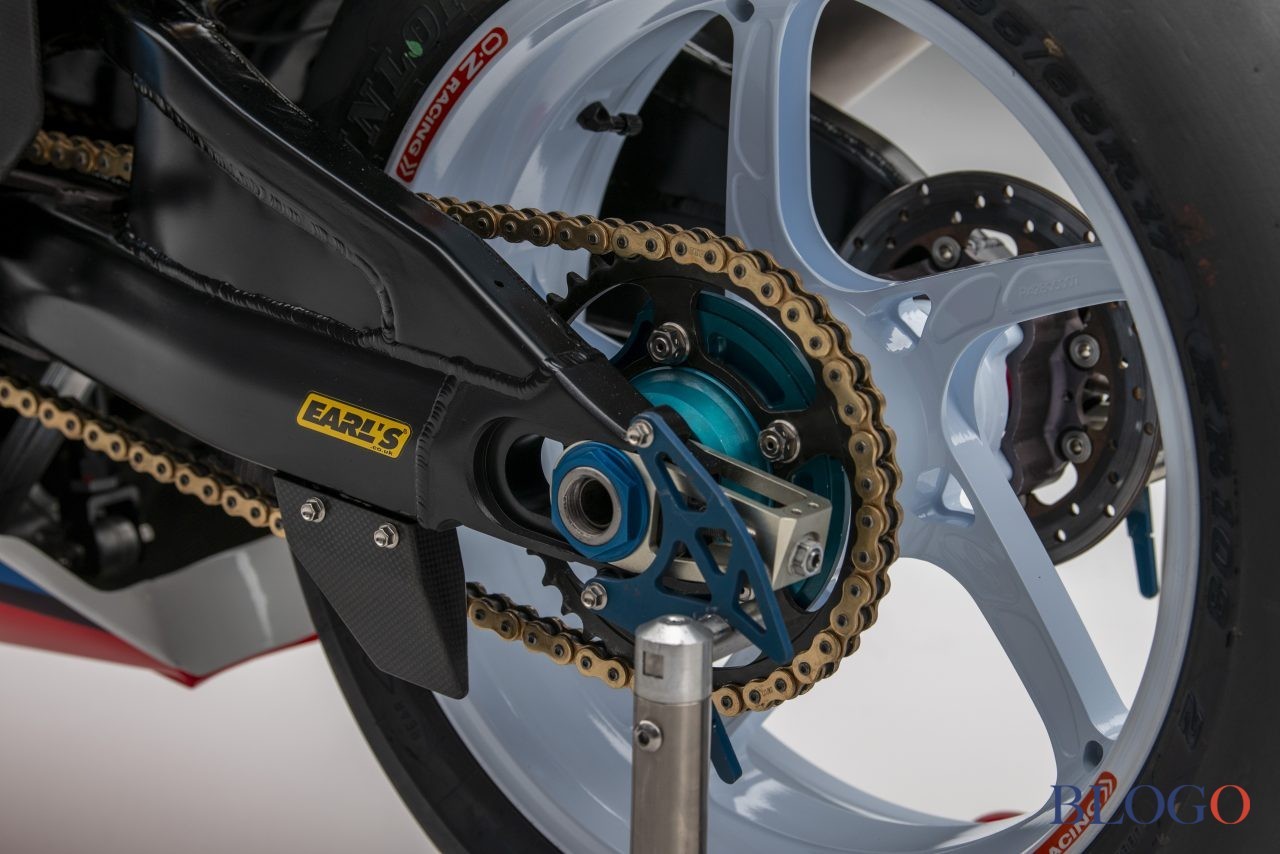 Team Classic Suzuki GSX-R750 SRAD Racer