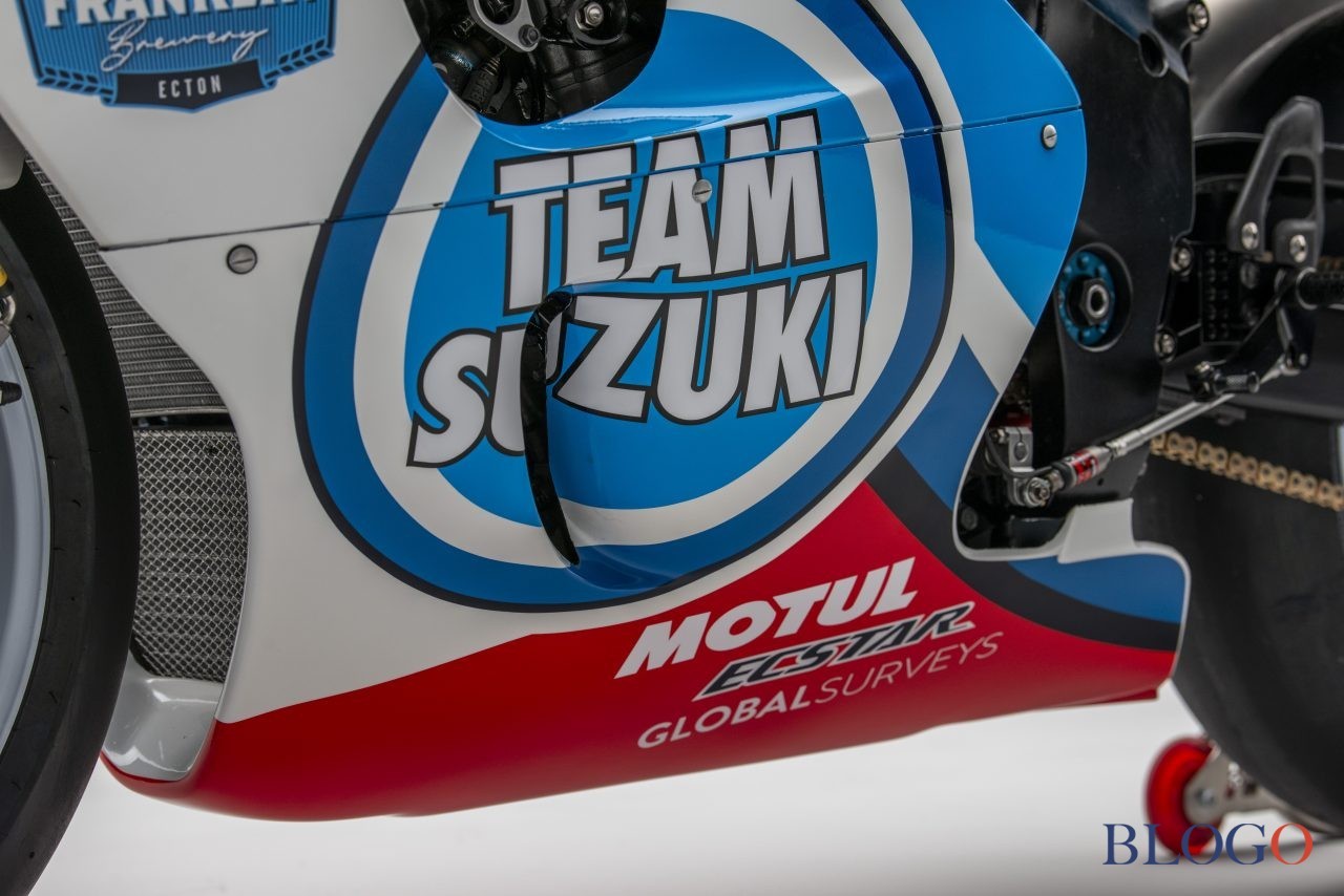Team Classic Suzuki GSX-R750 SRAD Racer