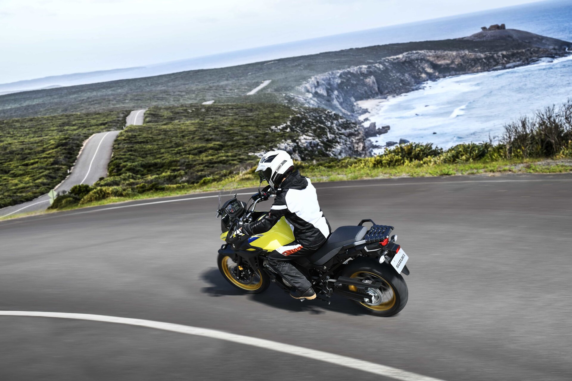 Suzuki V-Strom 650 2022: le foto