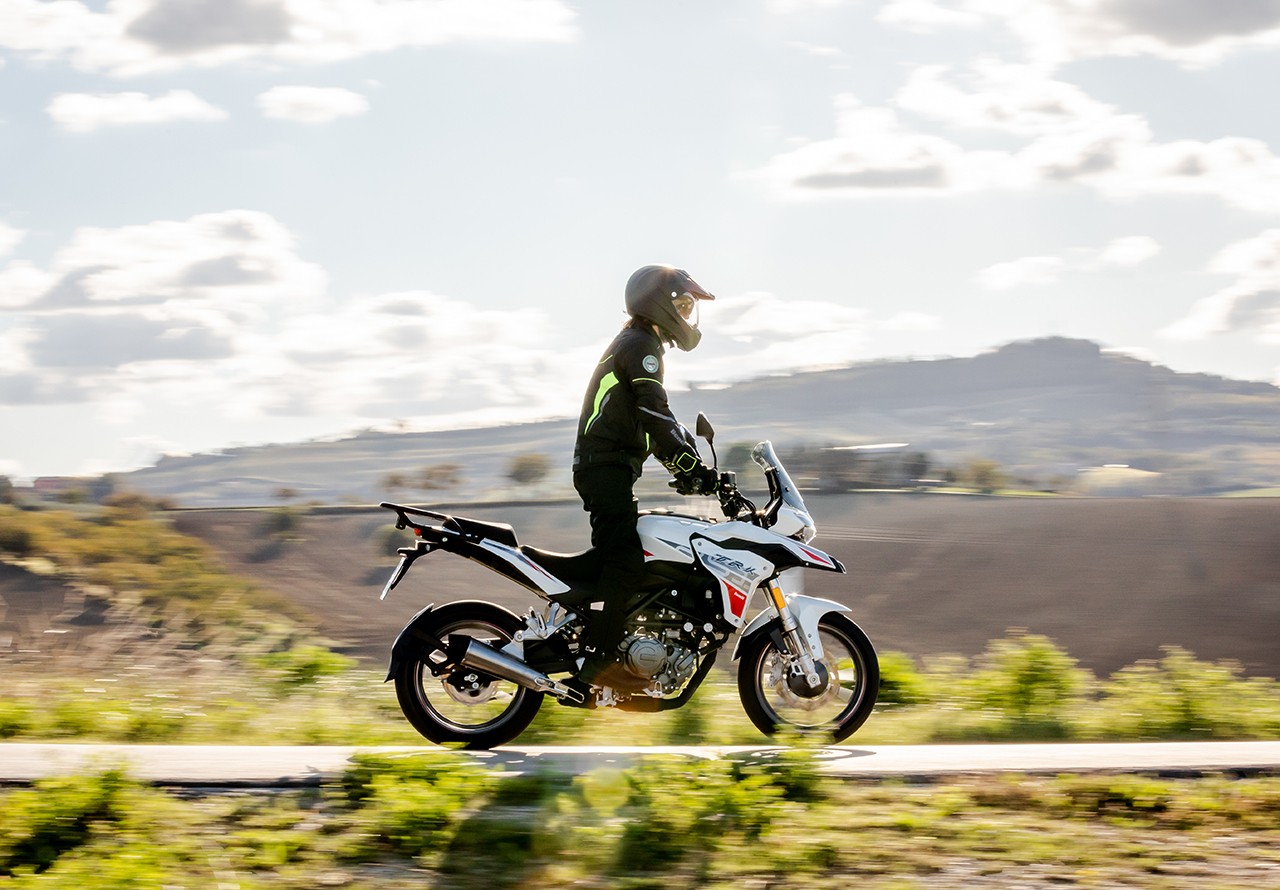 Benelli TRK 251 2022: le foto