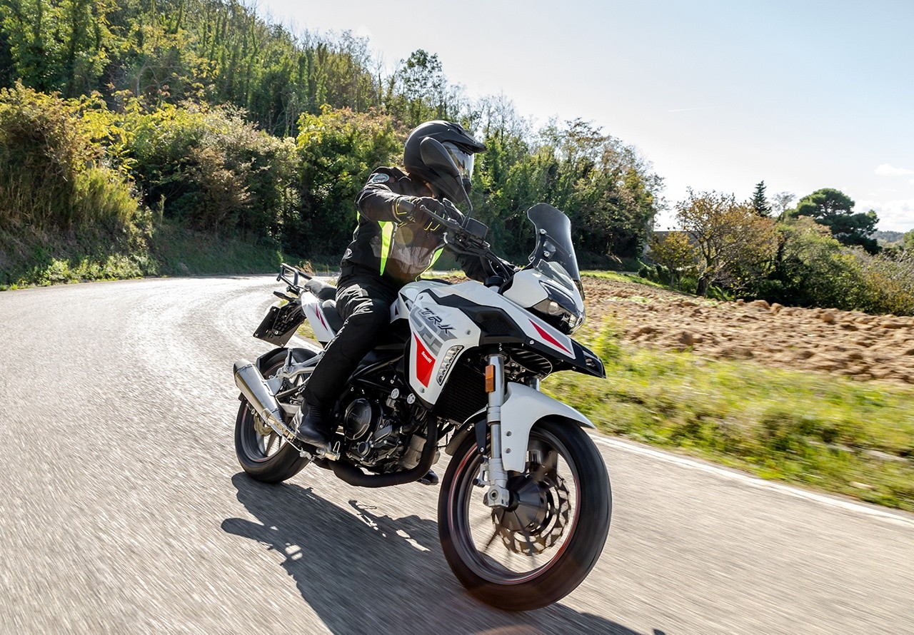 Benelli TRK 251 2022: le foto