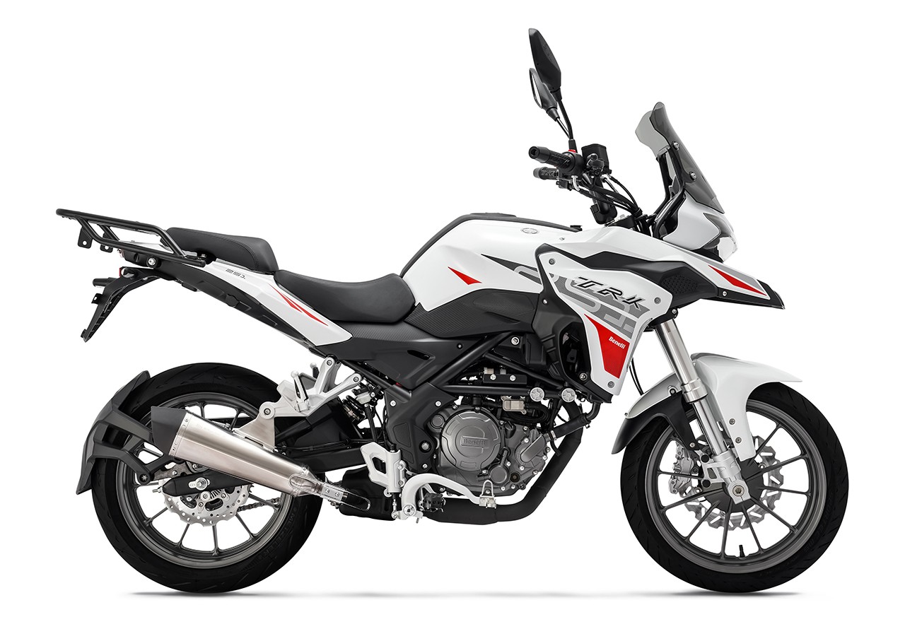 Benelli TRK 251 2022: le foto