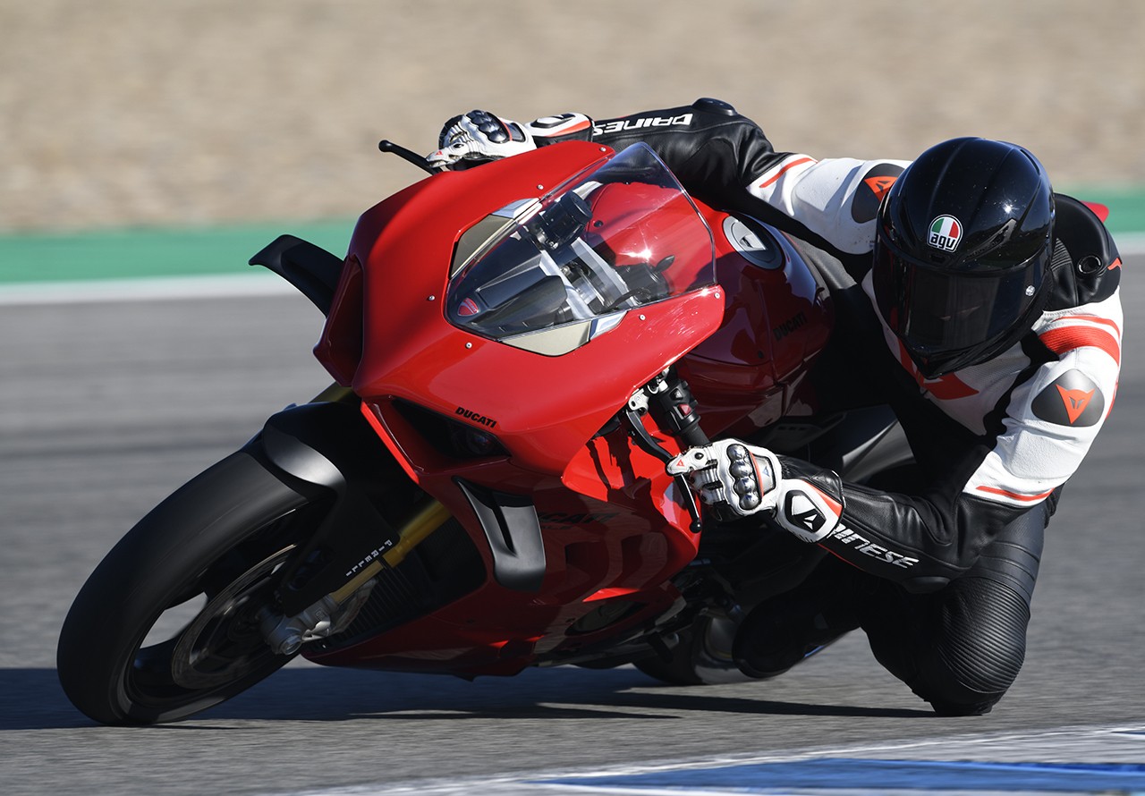 Ducati Panigale V4S: le foto della prova in pista