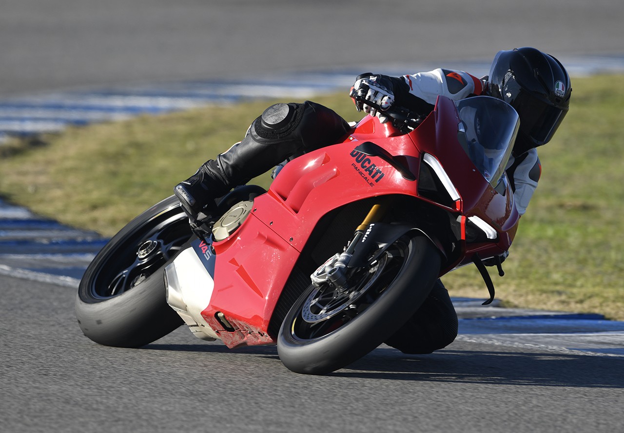 Ducati Panigale V4S: le foto della prova in pista