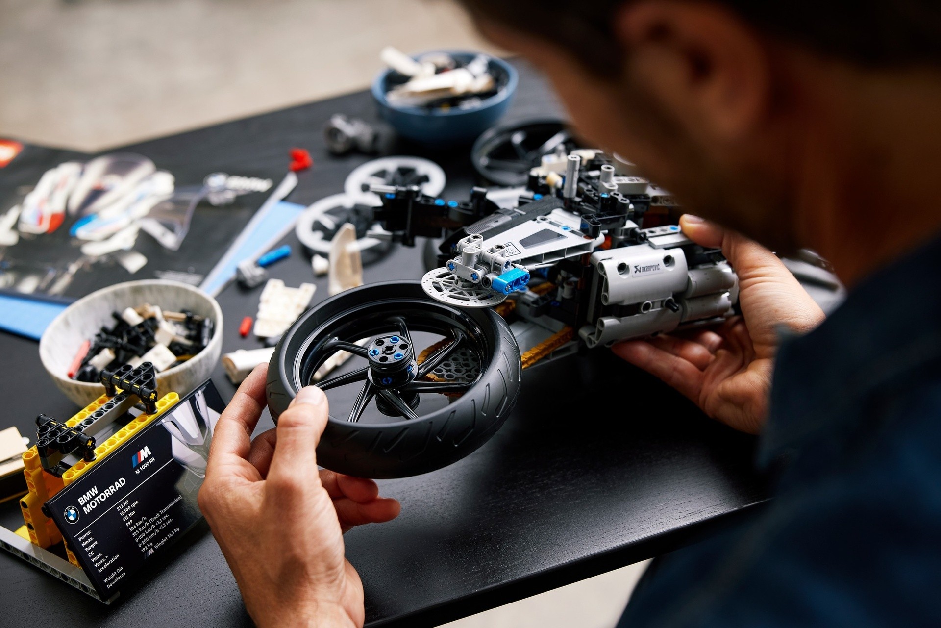 BMW M 1000 RR: arriva il kit Lego Technic da 1920 mattoncini