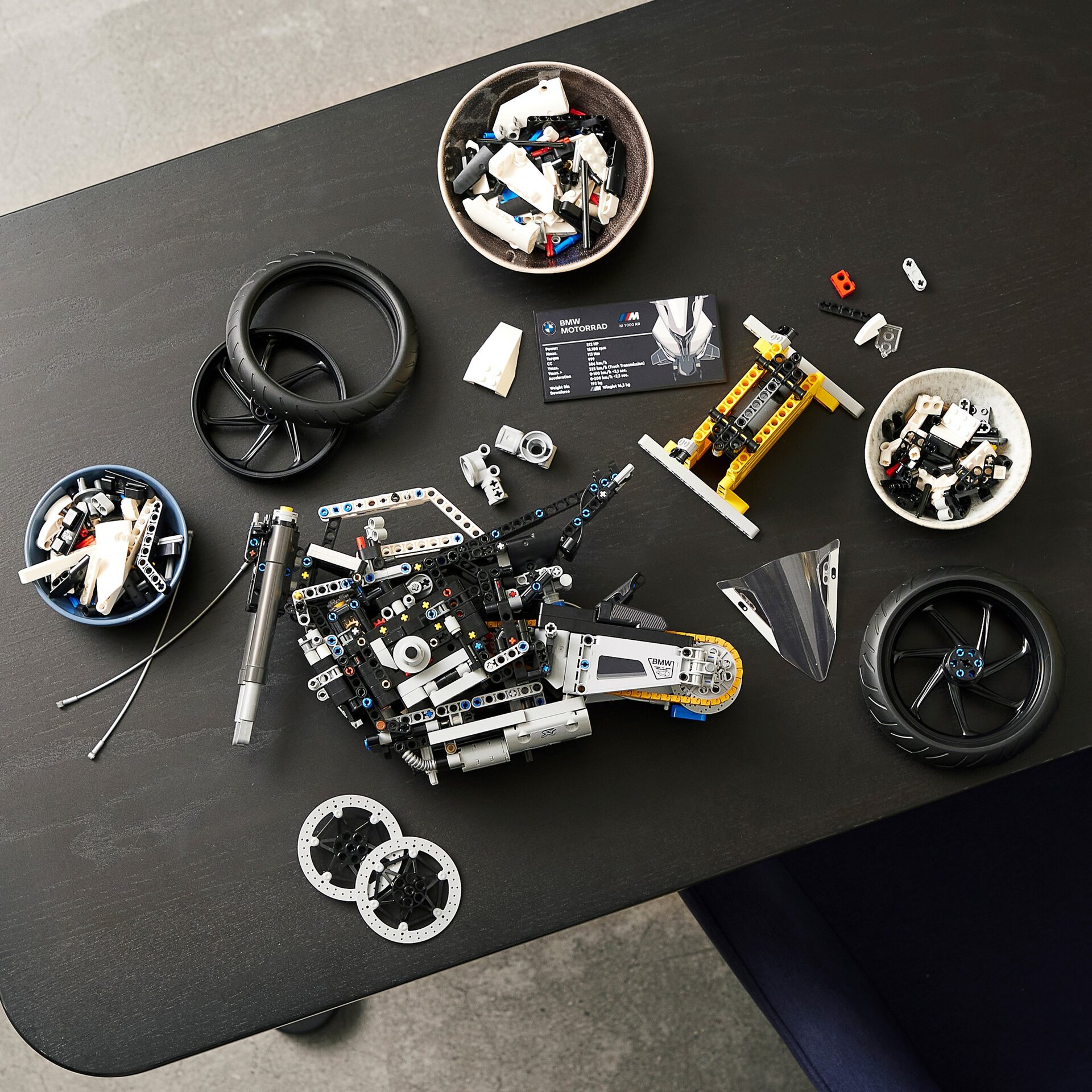 BMW M 1000 RR: arriva il kit Lego Technic da 1920 mattoncini