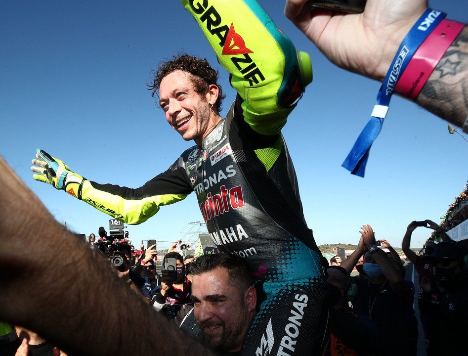 motogp-valentino-rossi-al-mugello-sar-ritirato-il-numero-46-motoblog