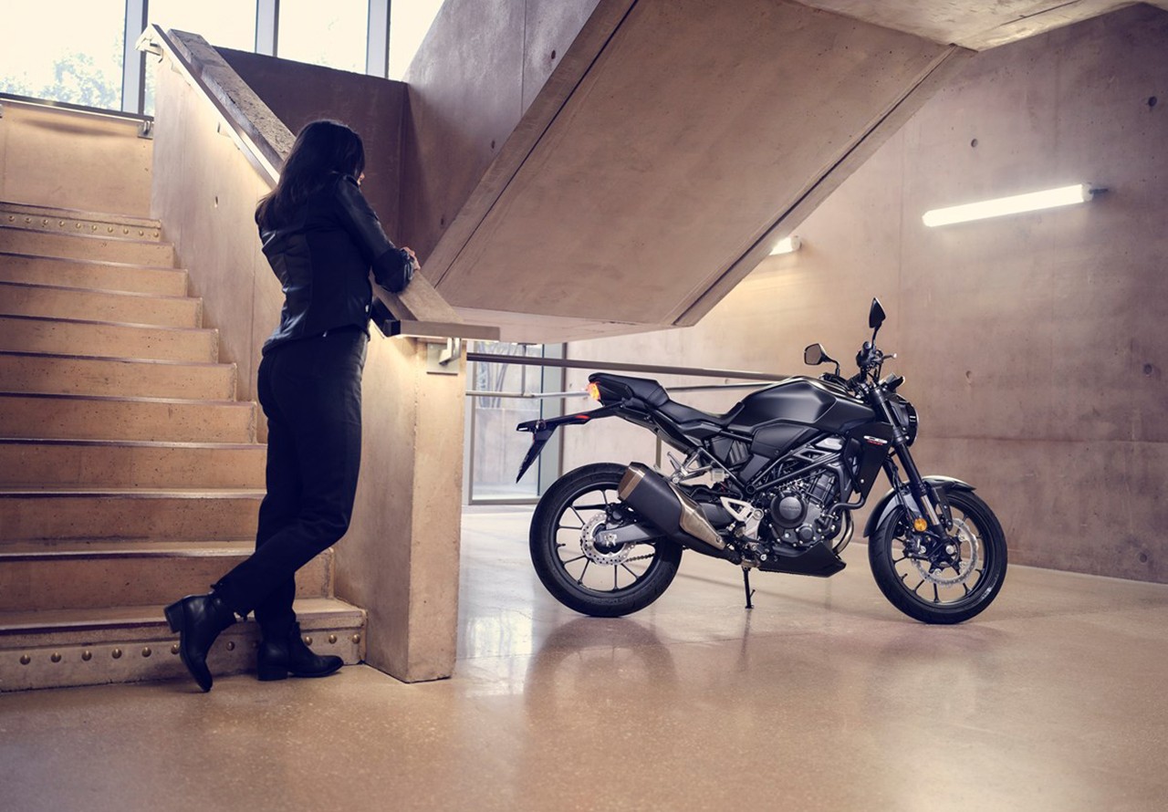 Honda CB300R 2022: le foto