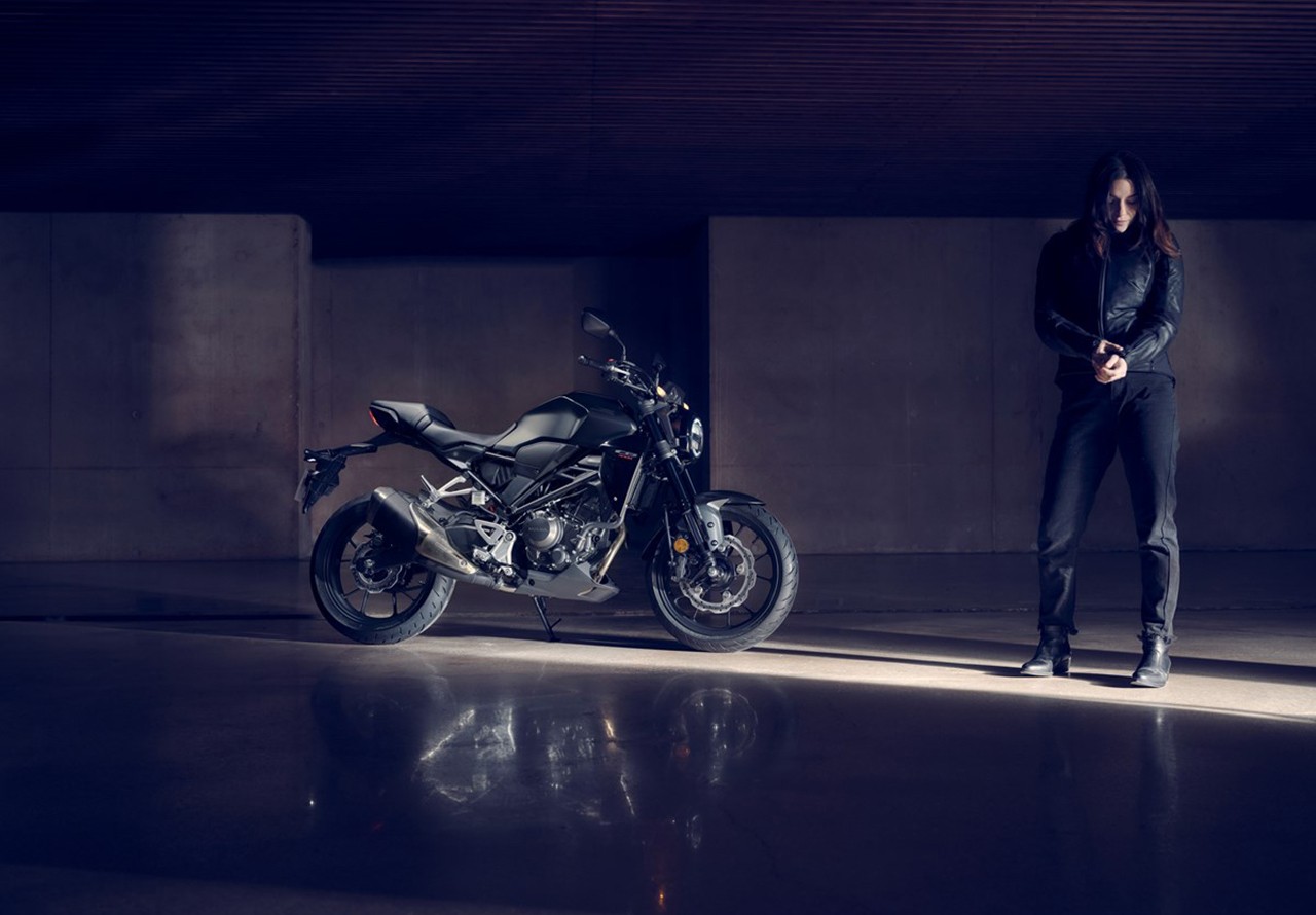 Honda CB300R 2022: le foto