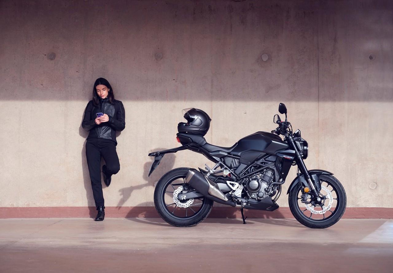 Honda CB300R 2022: le foto