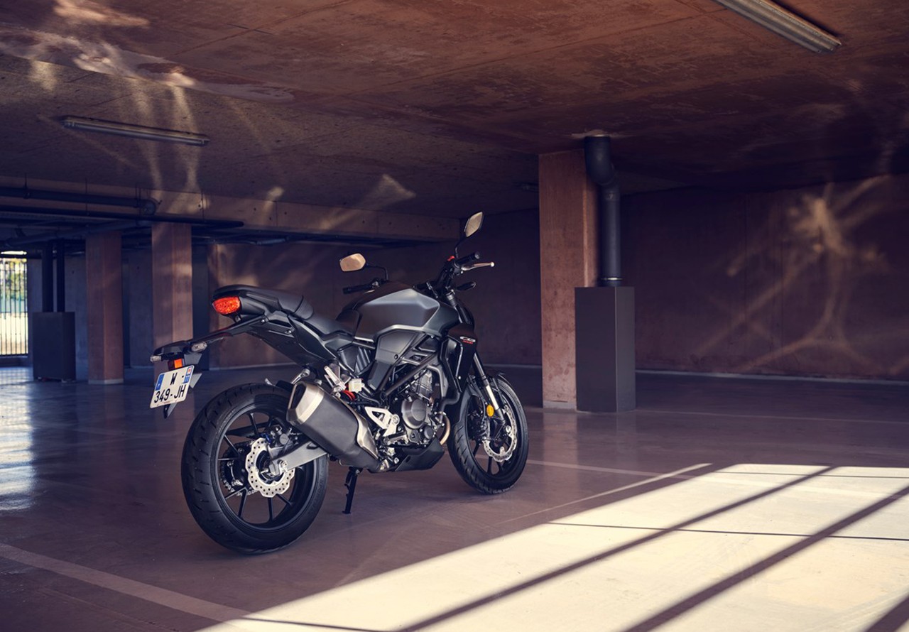 Honda CB300R 2022: le foto