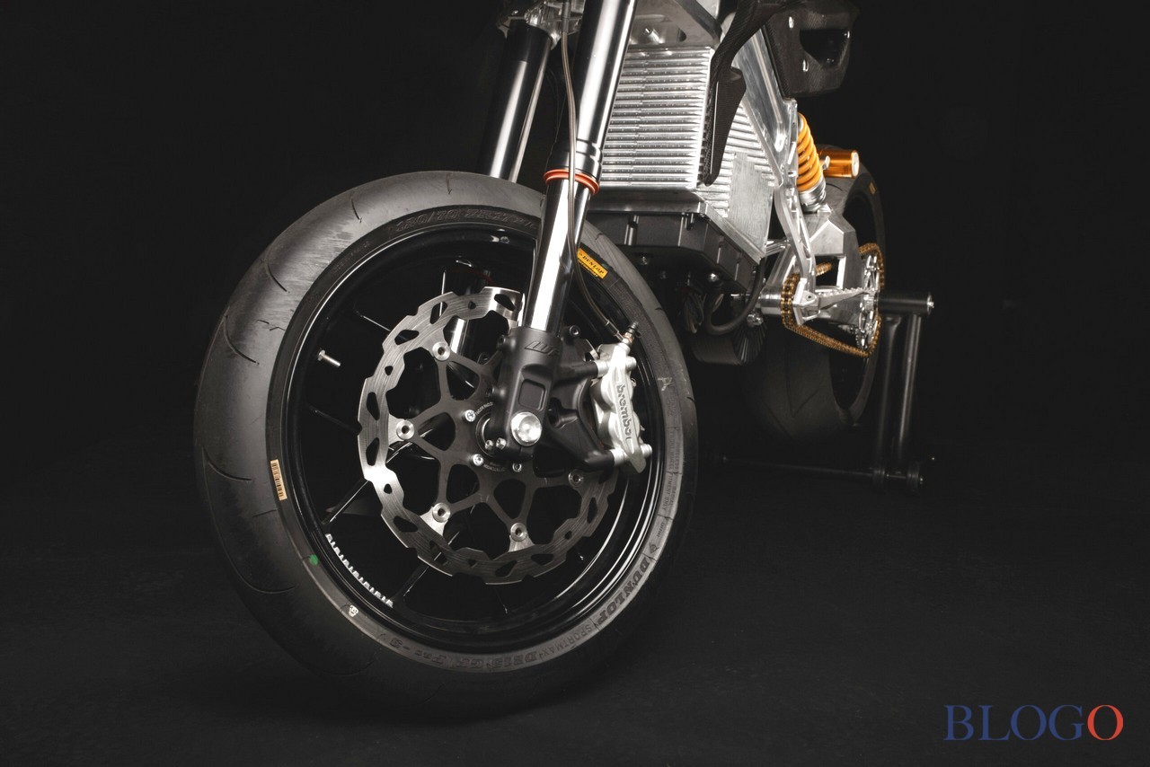 AXIIS Engineering Art Liion