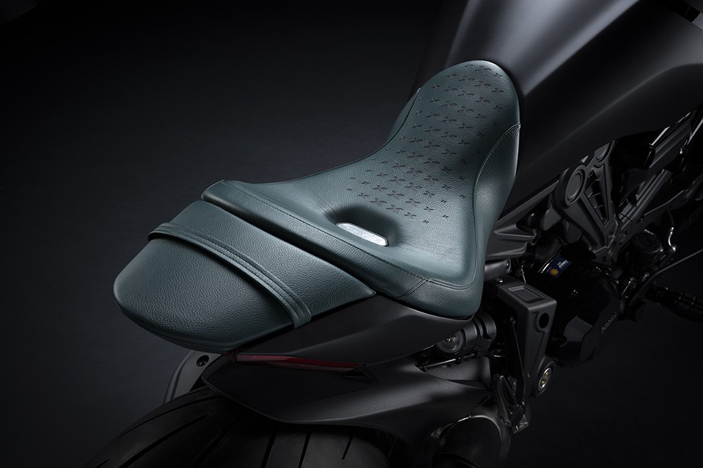 Ducati World Premiere 2022: svelata la nuova XDiavel Nera