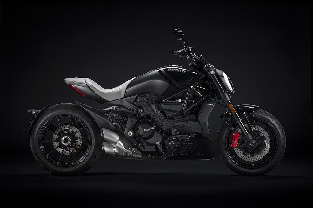 Ducati World Premiere 2022: svelata la nuova XDiavel Nera