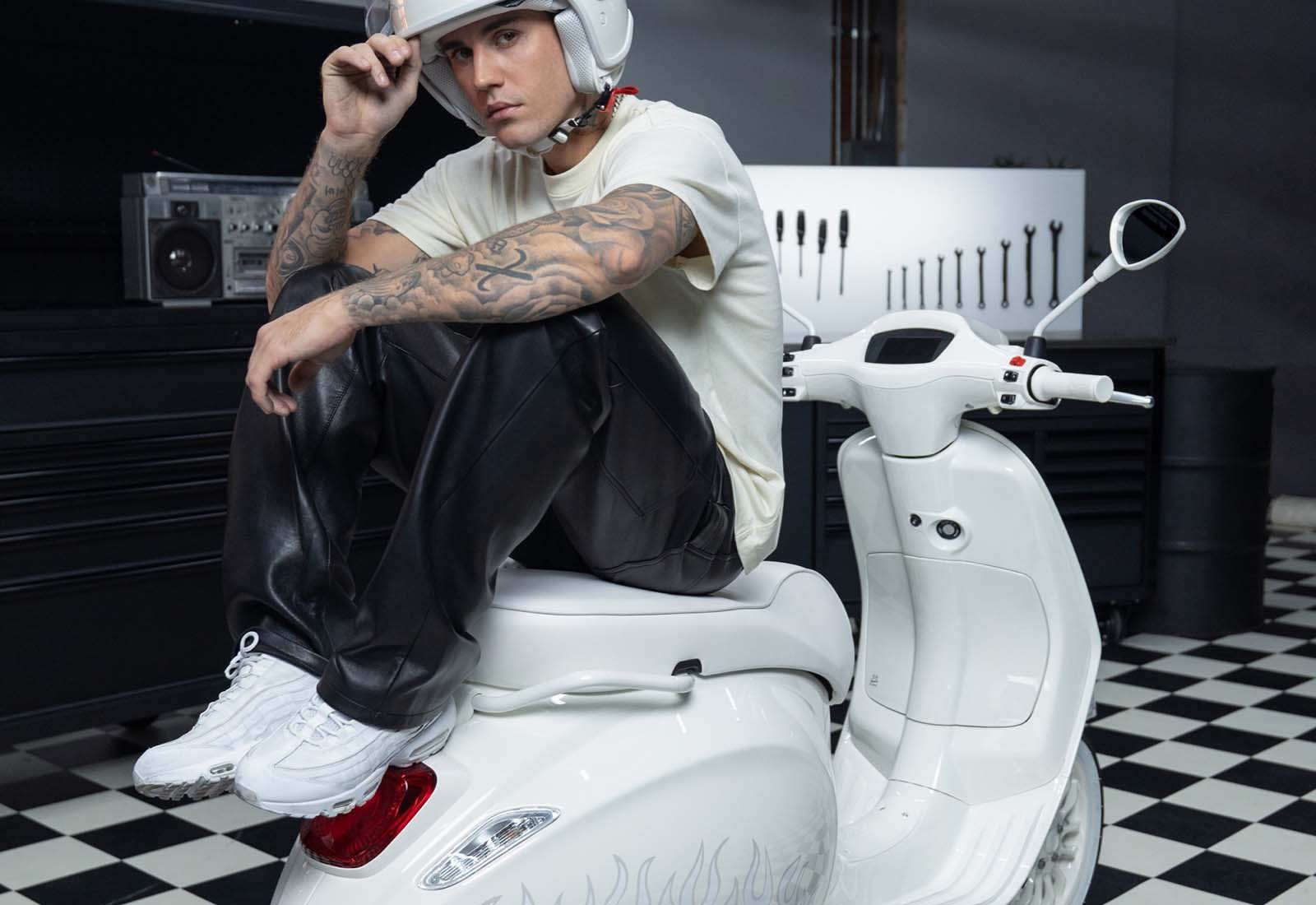 Justin Bieber x Vespa: le foto