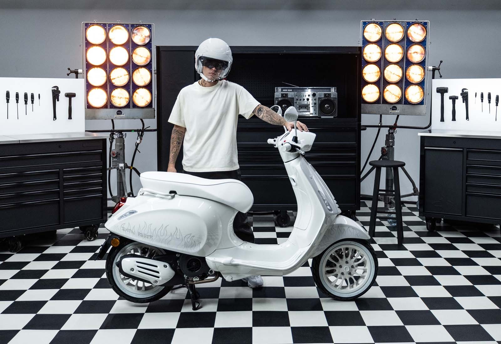 Justin Bieber x Vespa: le foto