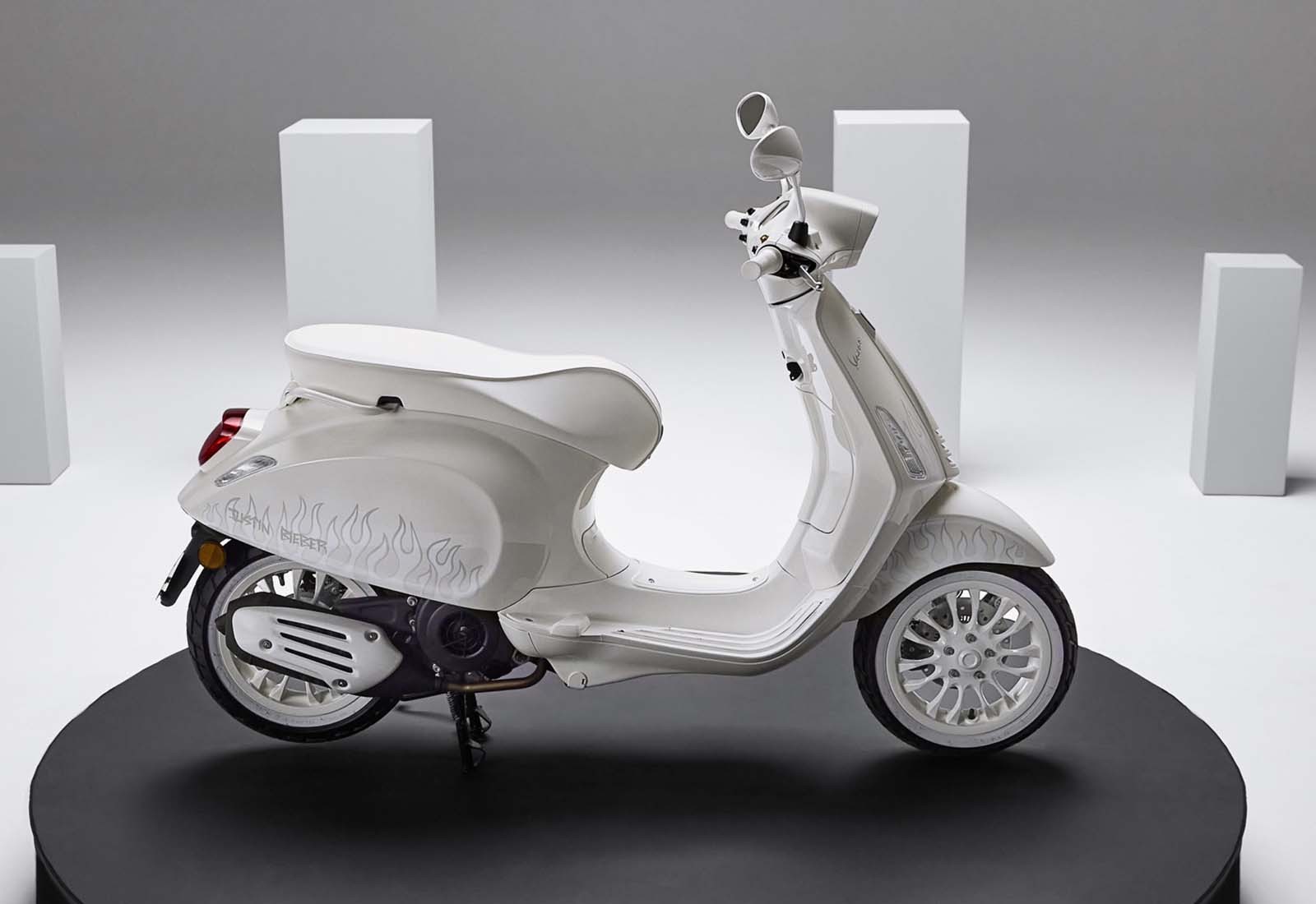 Justin Bieber x Vespa: le foto