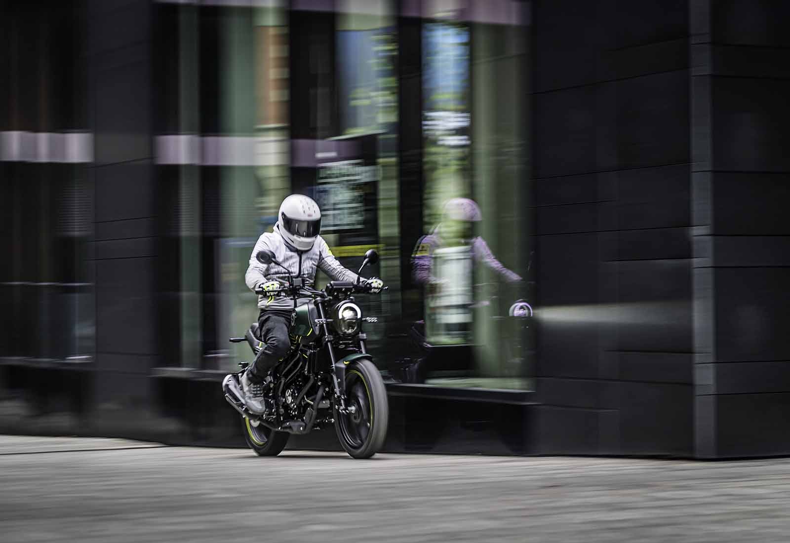 Benelli Leoncino 125: le foto