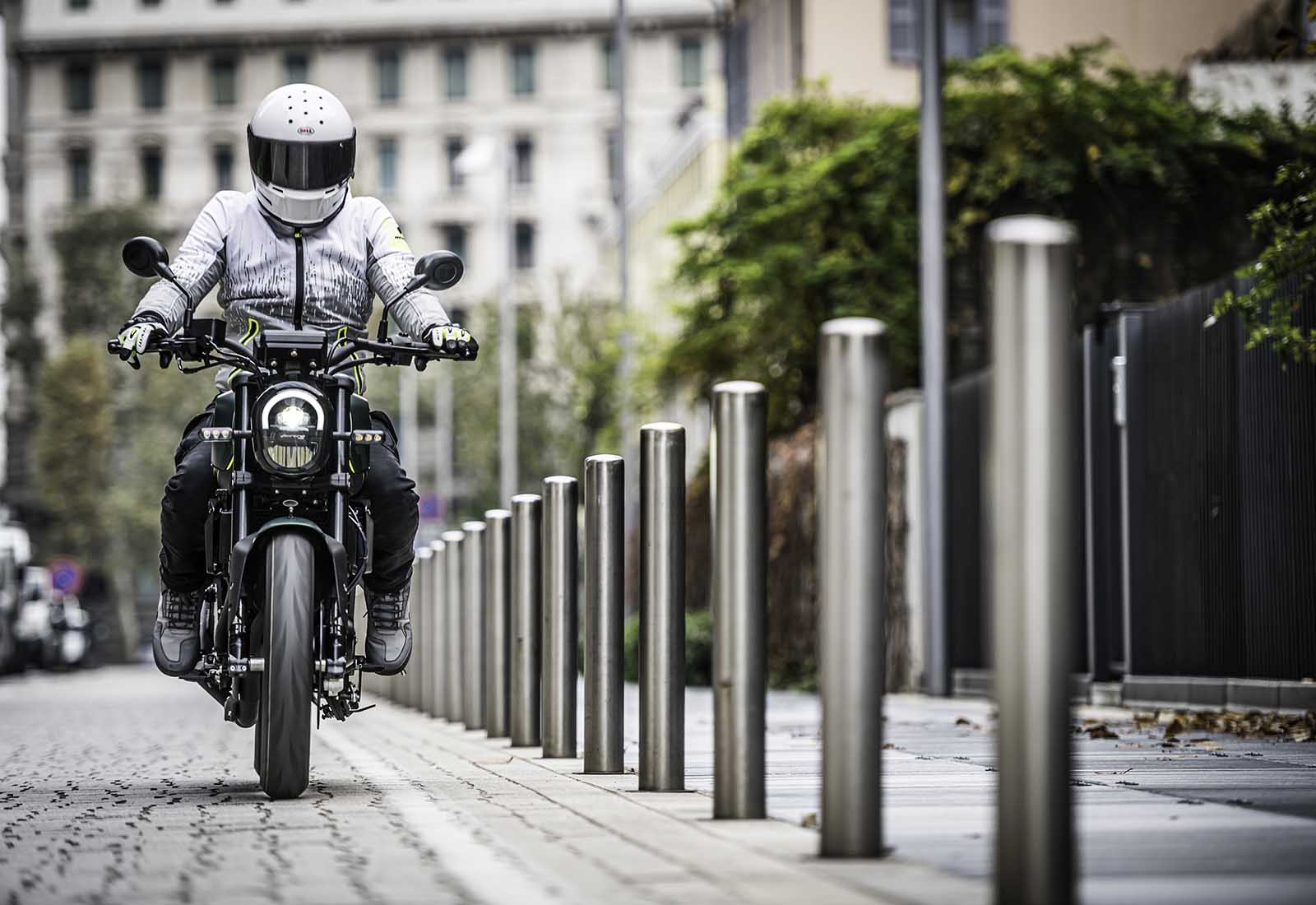 Benelli Leoncino 125: le foto