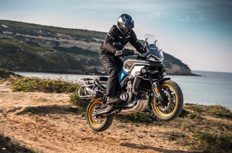 CFMoto 800MT Sport e 800MT Touring: le foto