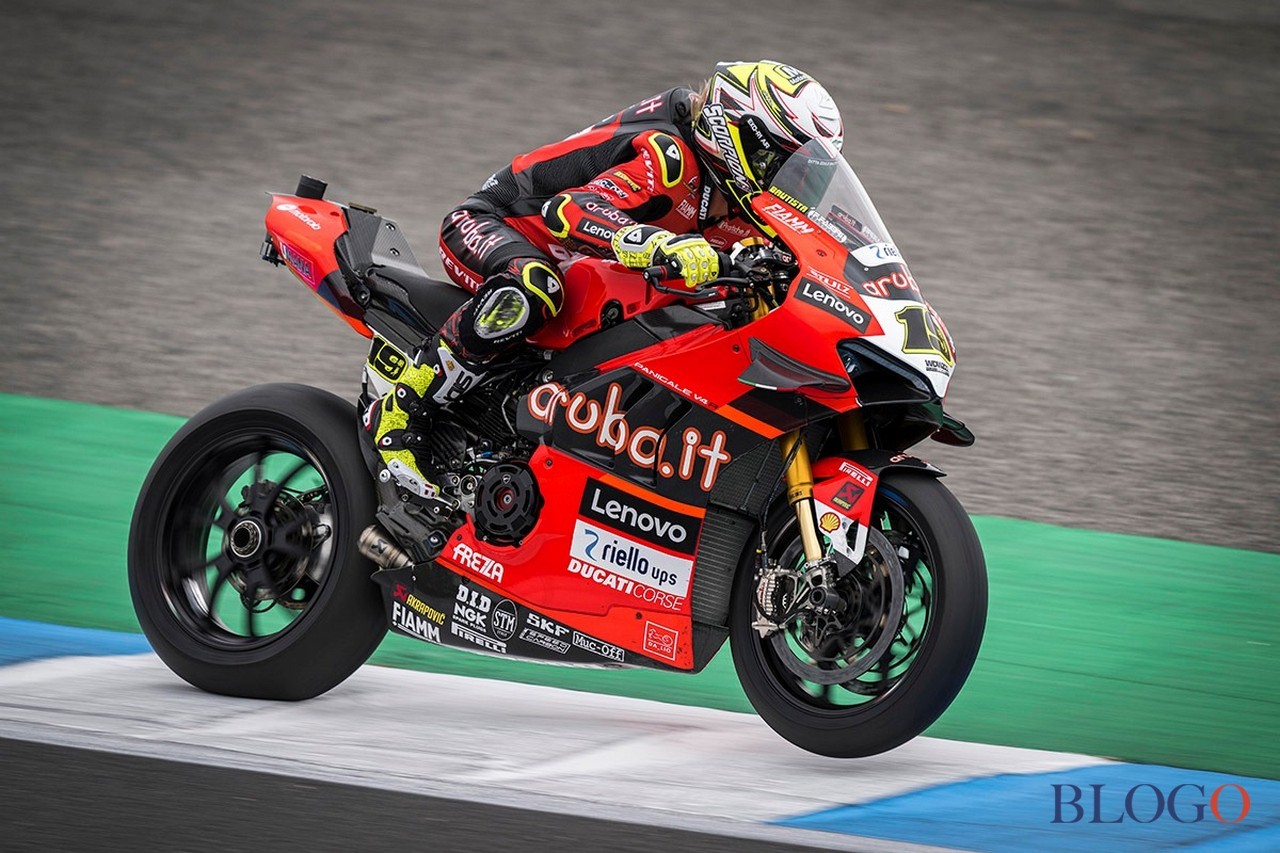 Superbike Estoril 2022 Bautista Beffa Razgatlioglu In Gara 1 Motoblog