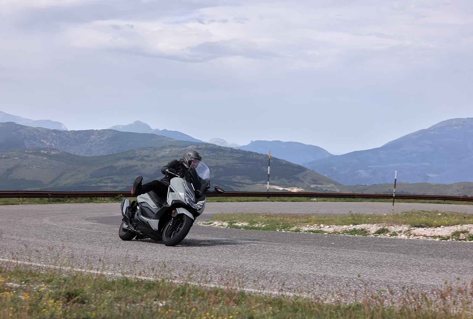 Honda Road Trip gamma scooter 350 "Roma-Atessa"