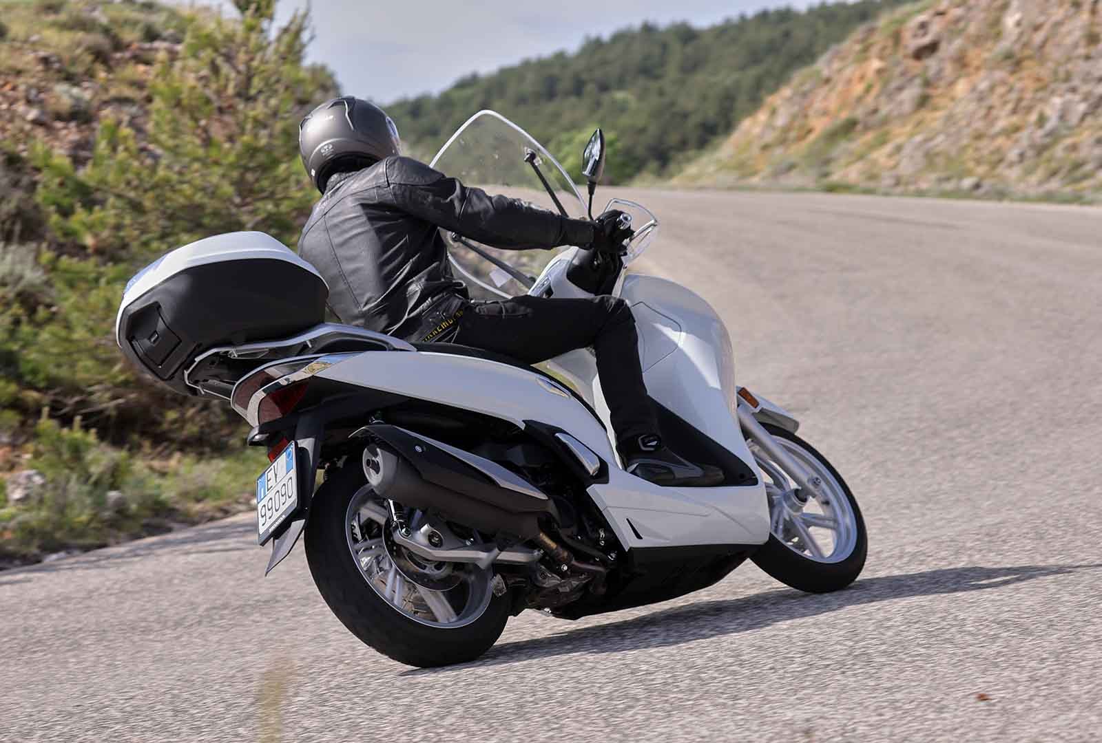 Honda Road Trip gamma scooter 350 "Roma-Atessa"