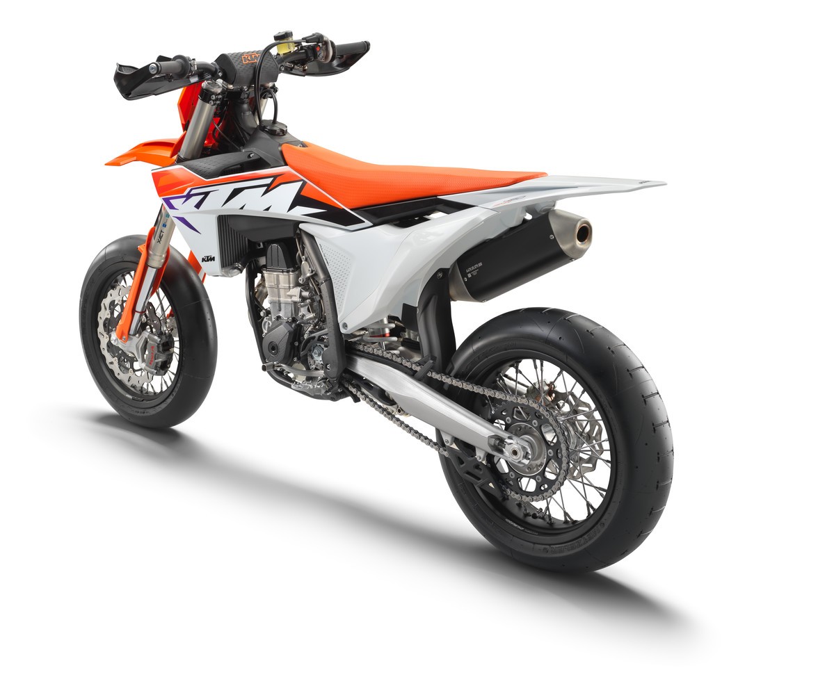 KTM 450 SMR 2023: le immagini ufficiali