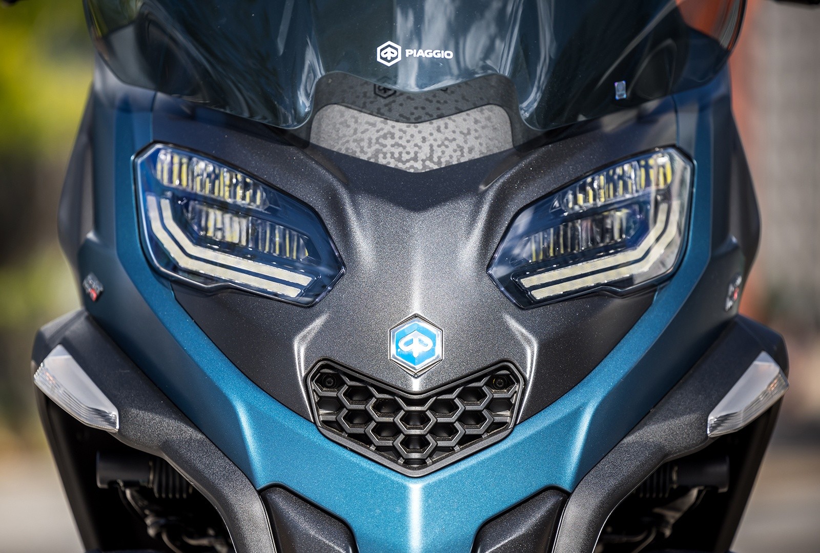 Piaggio MP3 530 hpe Exclusive: le foto