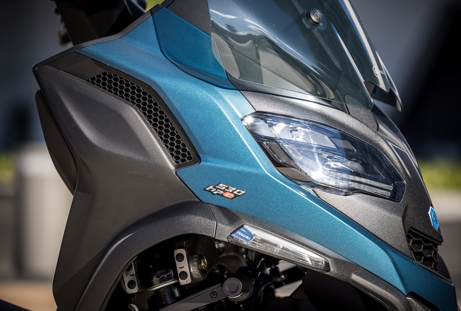 Piaggio MP3 530 hpe Exclusive: le foto