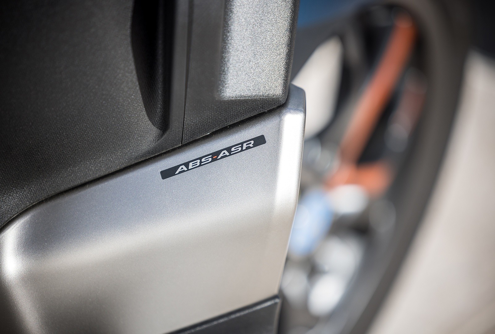 Piaggio MP3 530 hpe Exclusive: le foto