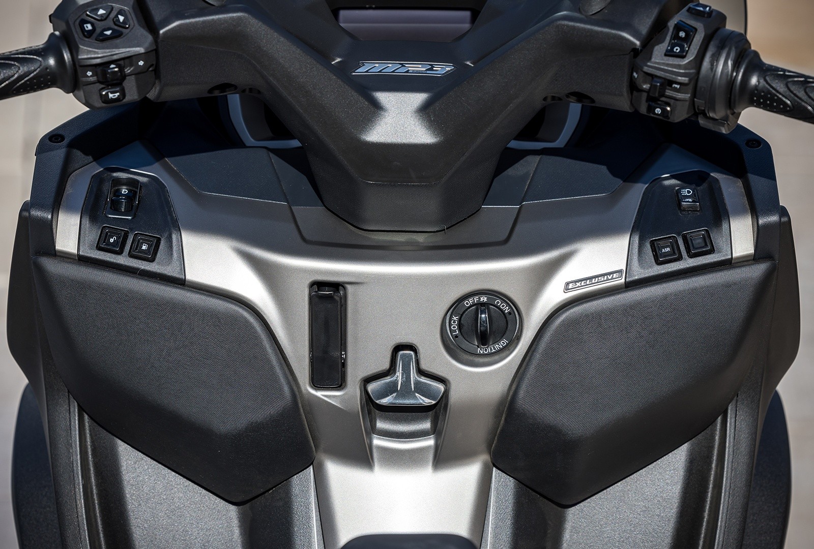 Piaggio MP3 530 hpe Exclusive: le foto