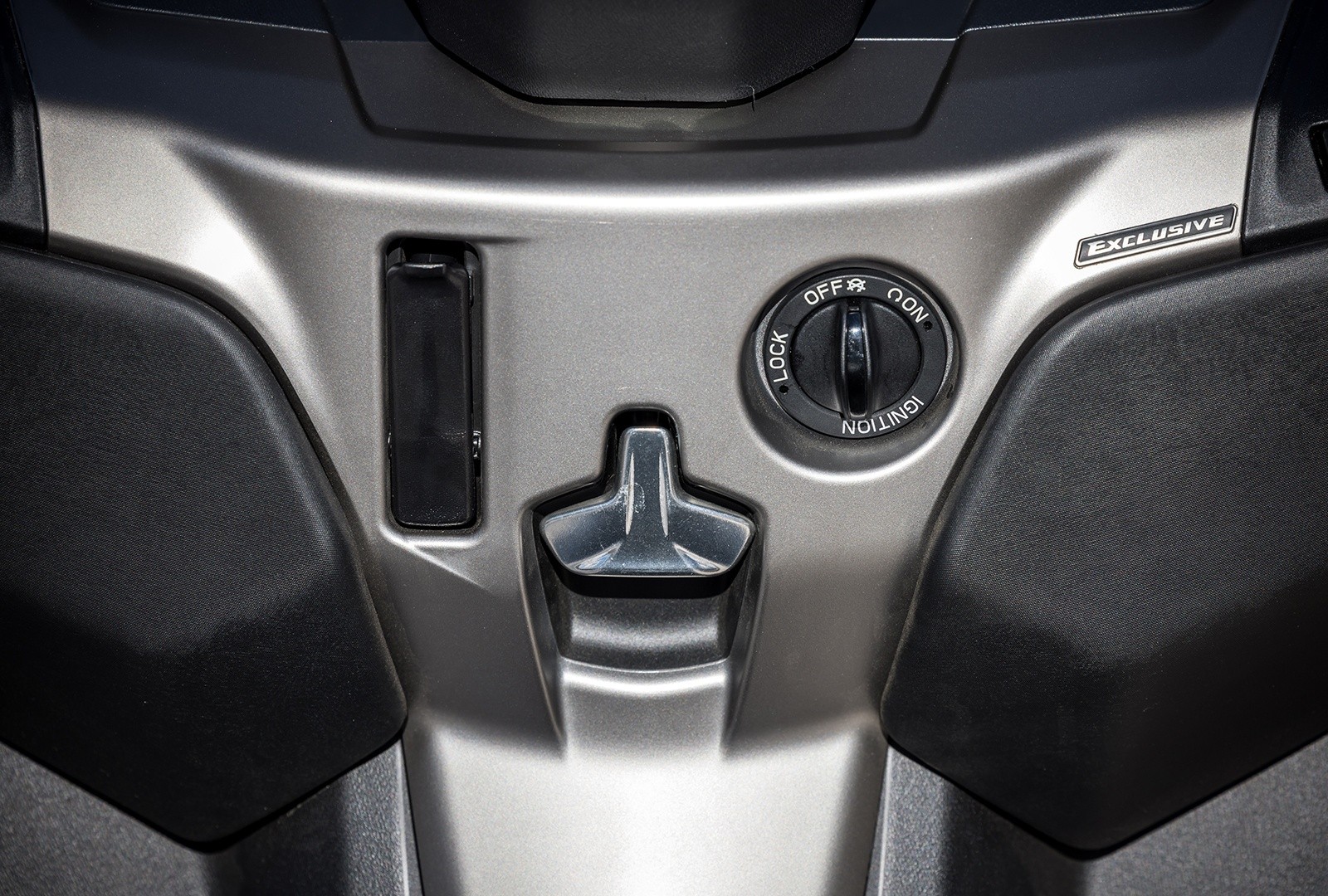 Piaggio MP3 530 hpe Exclusive: le foto