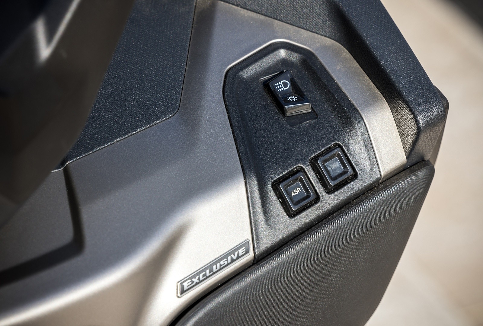 Piaggio MP3 530 hpe Exclusive: le foto