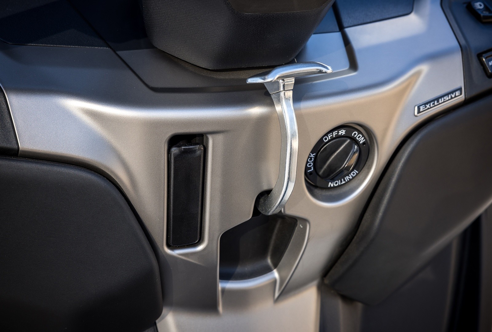 Piaggio MP3 530 hpe Exclusive: le foto