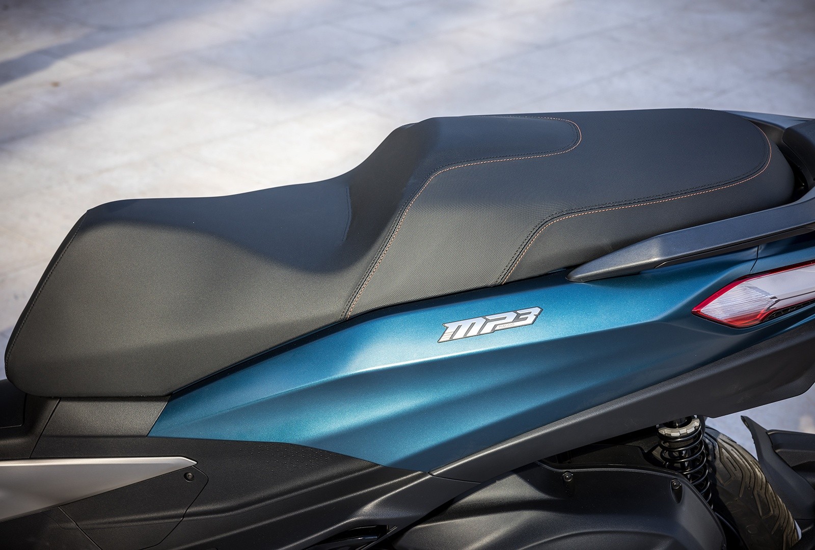 Piaggio MP3 530 hpe Exclusive: le foto
