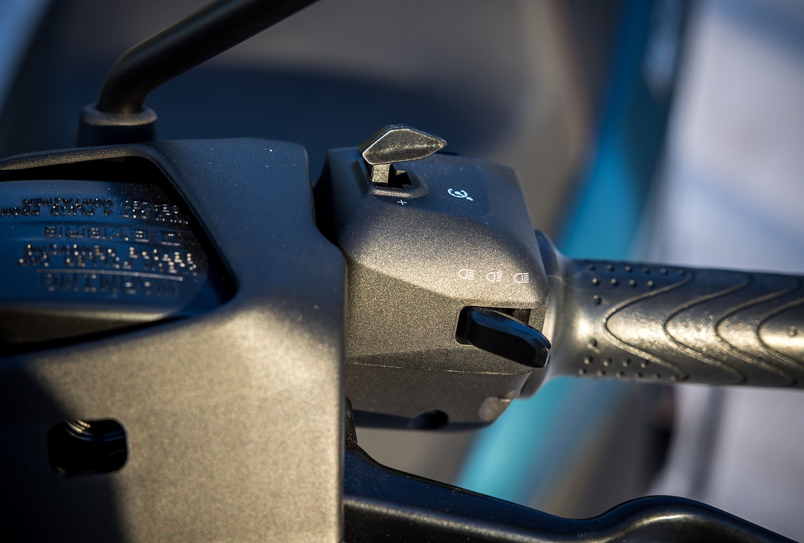 Piaggio MP3 530 hpe Exclusive: le foto