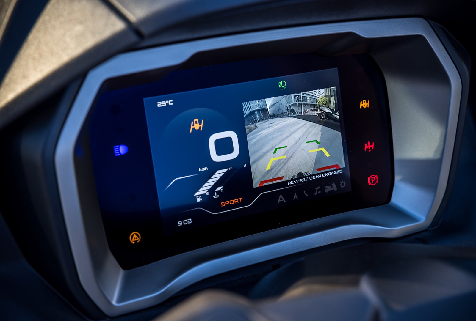 Piaggio MP3 530 hpe Exclusive: le foto