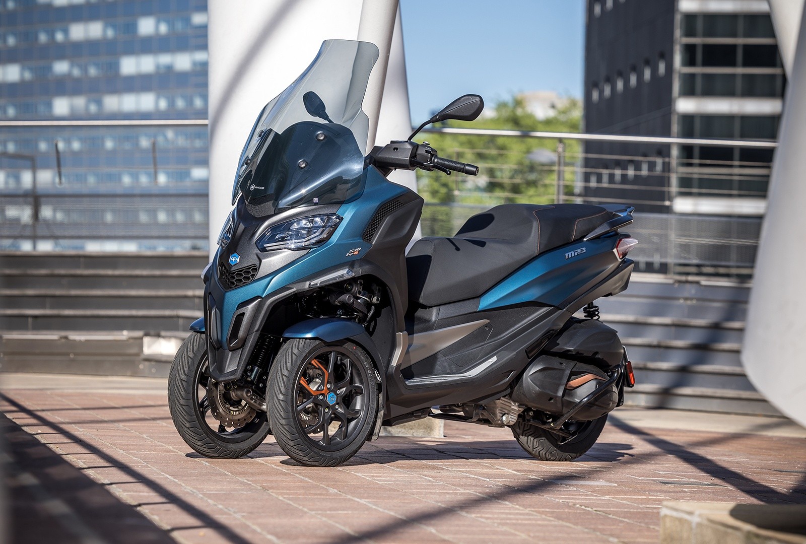 Piaggio MP3 530 hpe Exclusive le foto Motoblog