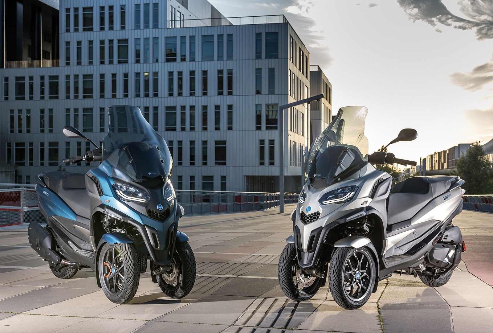 Piaggio MP3 530 hpe Exclusive: le foto