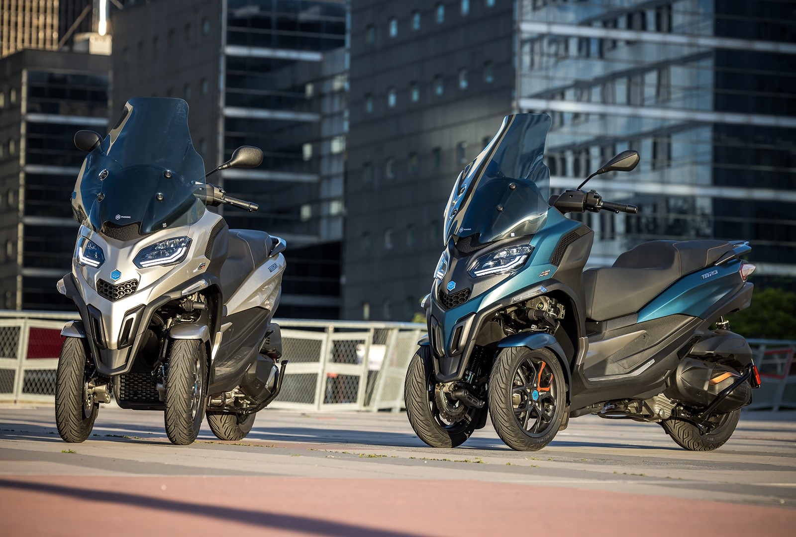 Piaggio MP3 530 hpe Exclusive: le foto