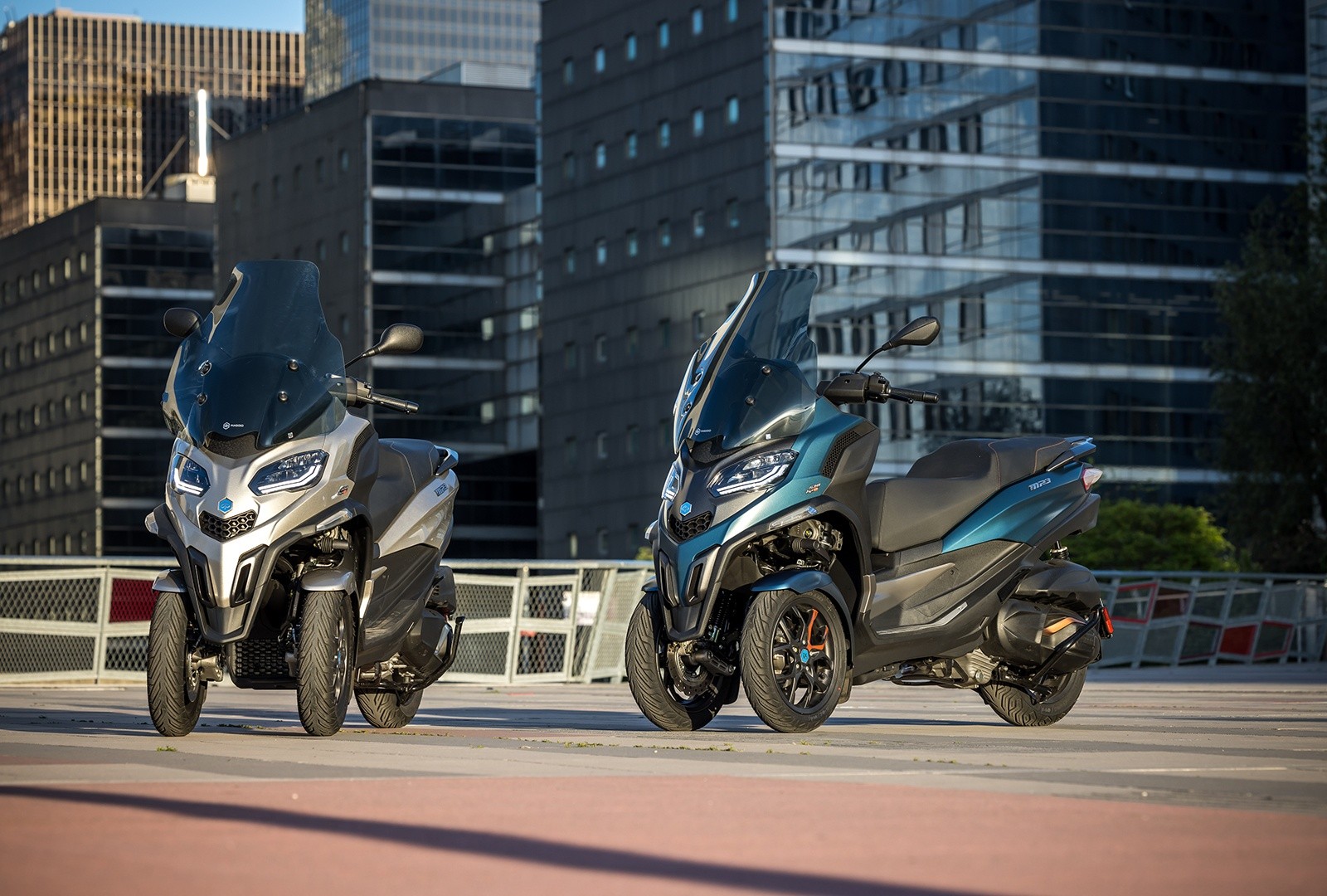 Piaggio MP3 530 hpe Exclusive: le foto