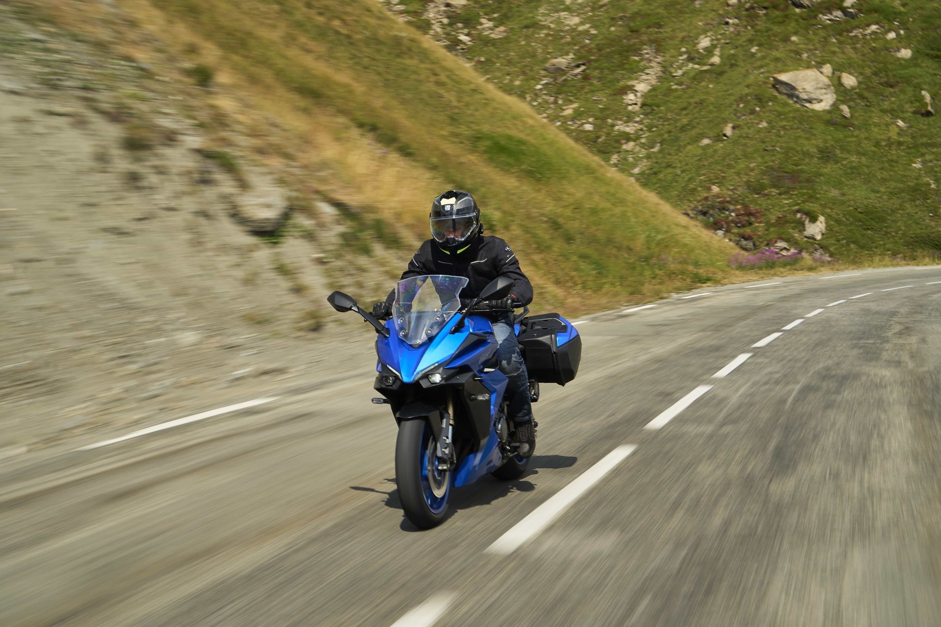 suzuki-Suzuki-gsx-s1000gt-experience-2022