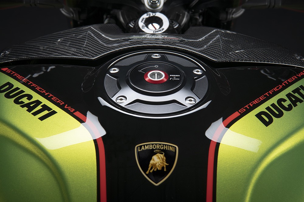 Ducati Streetfighter V4 Lamborghini: le foto