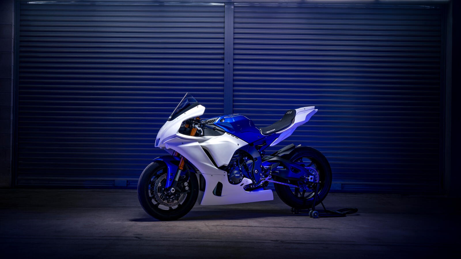 Yamaha R1 GYTR 2023: foto
