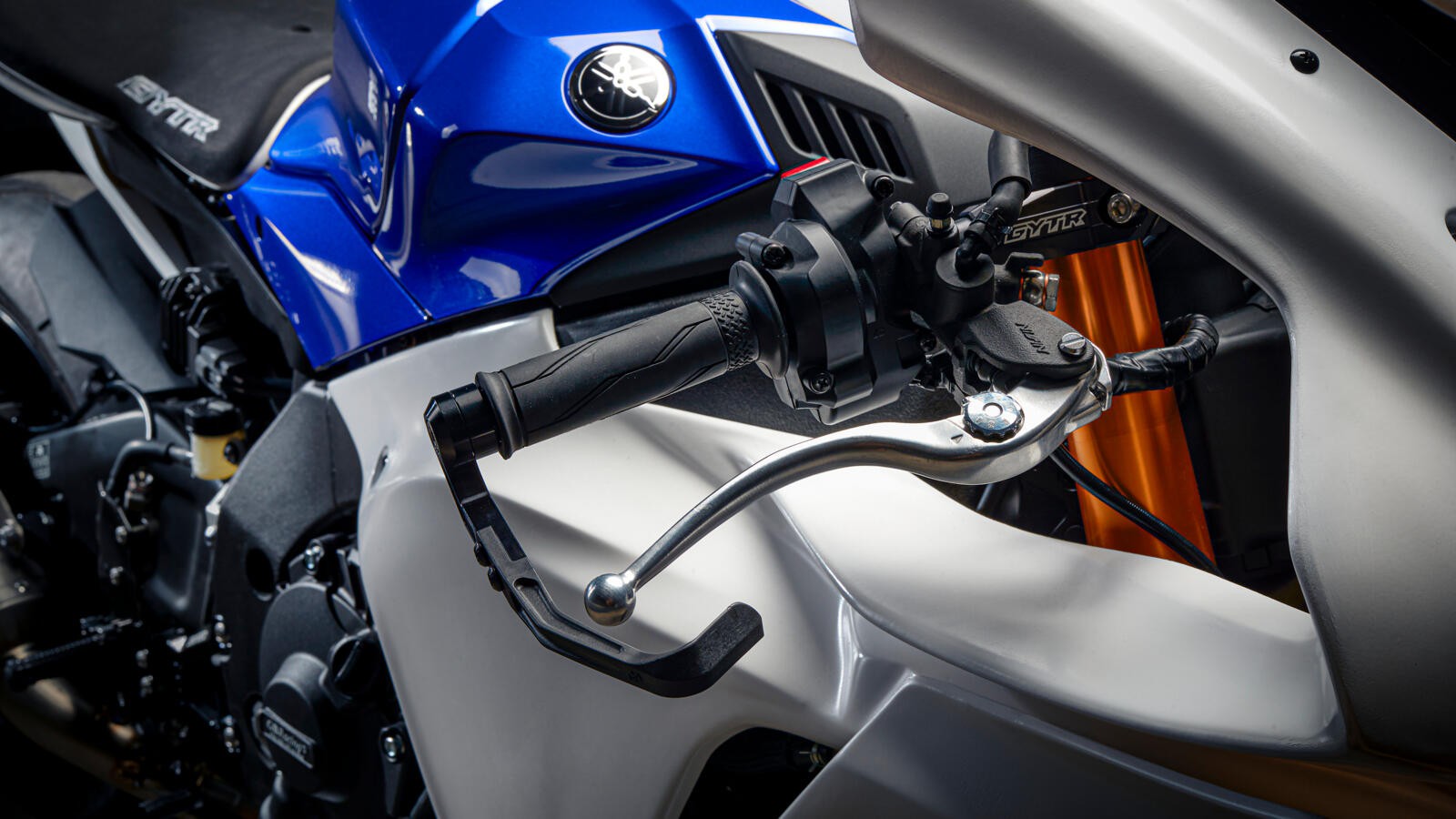 Yamaha R1 GYTR 2023: foto