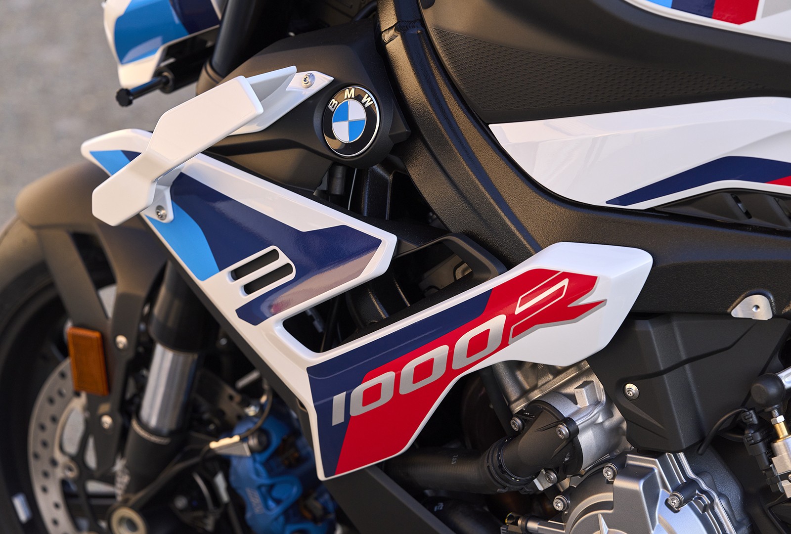 BMW M 1000 R: le immagini
